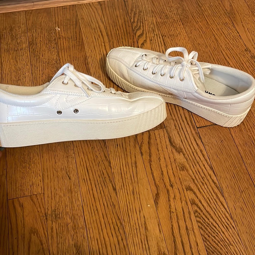Tretorn white platform